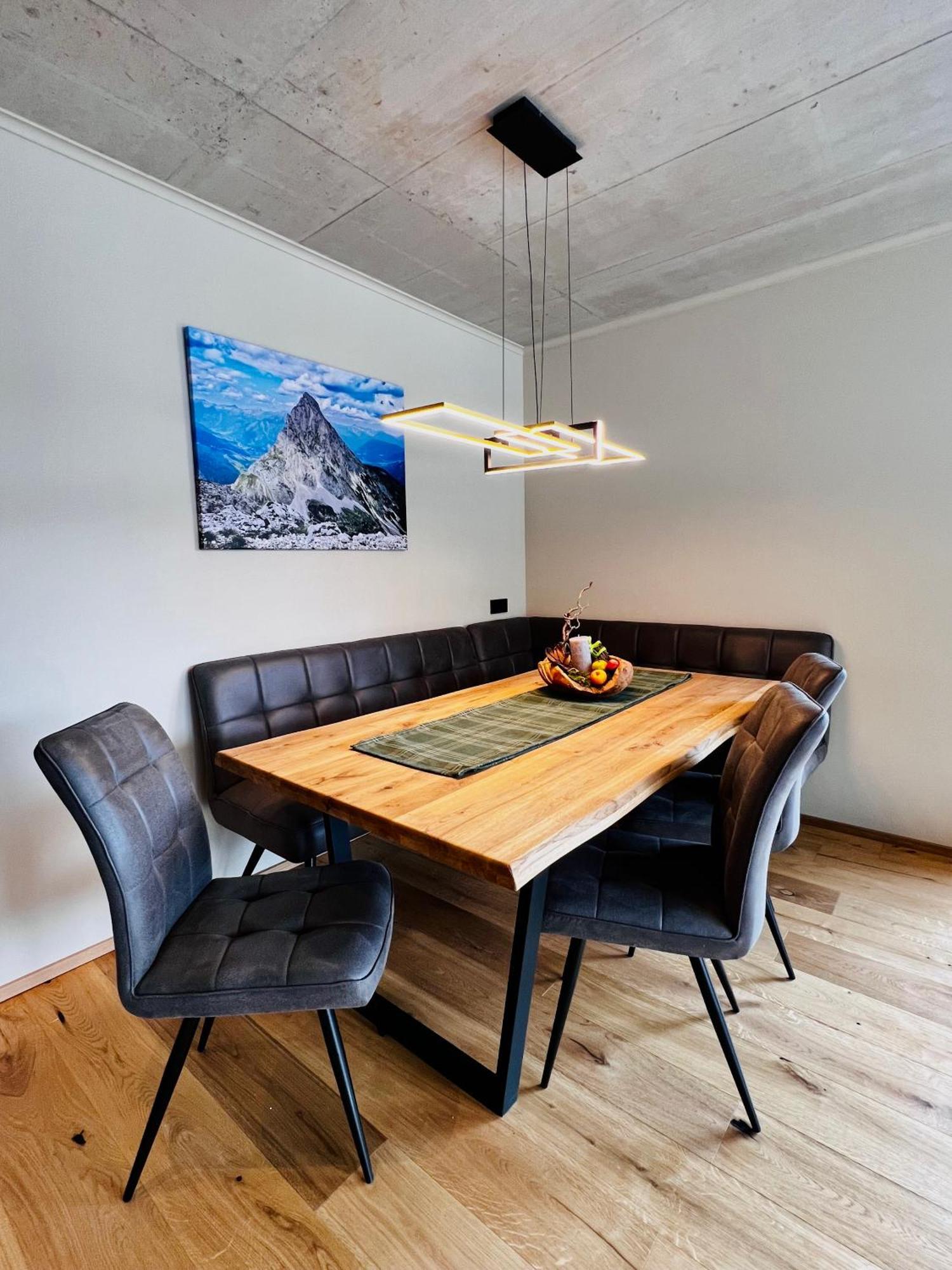 Hoisler's Apartment